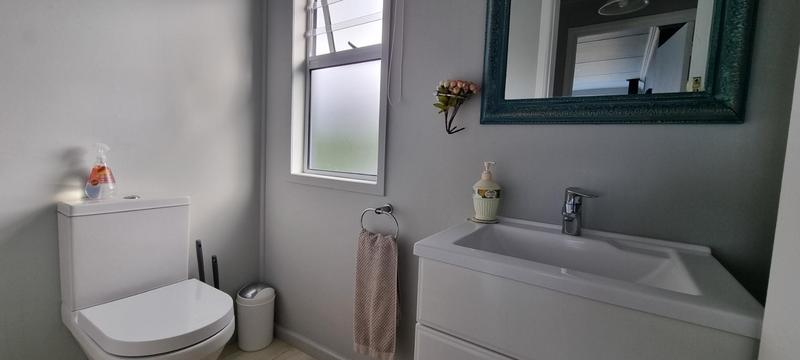 5 Bedroom Property for Sale in Reebok Western Cape